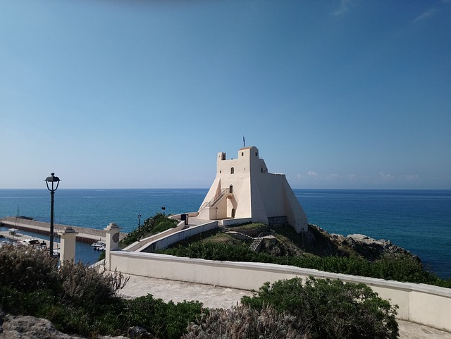 Esplora l'incredibile storia di Sperlonga: visita il centro storico!