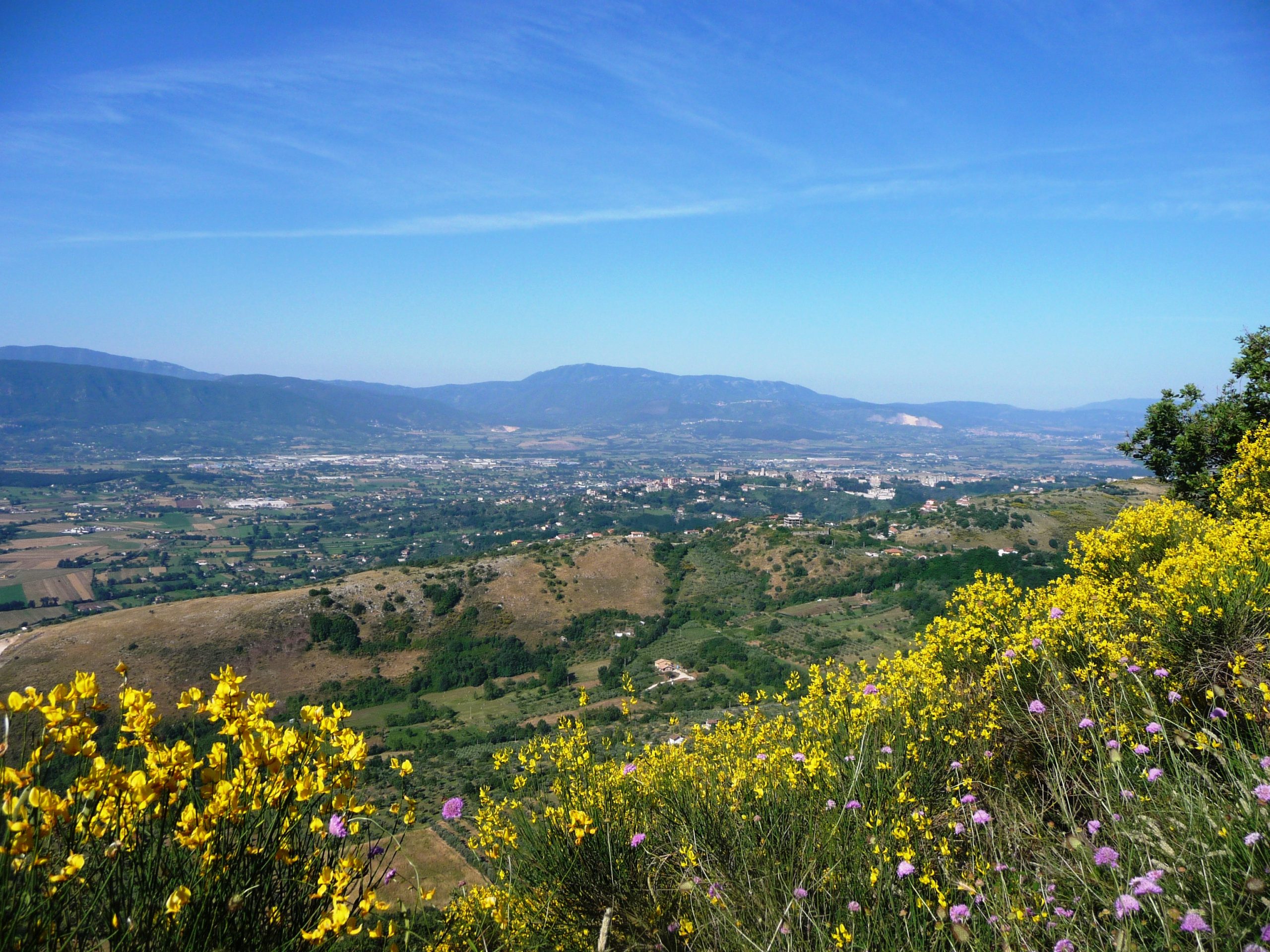 Scopri i Tesori Nascosti della Valle del Sacco Esplora i Comuni della Valle!