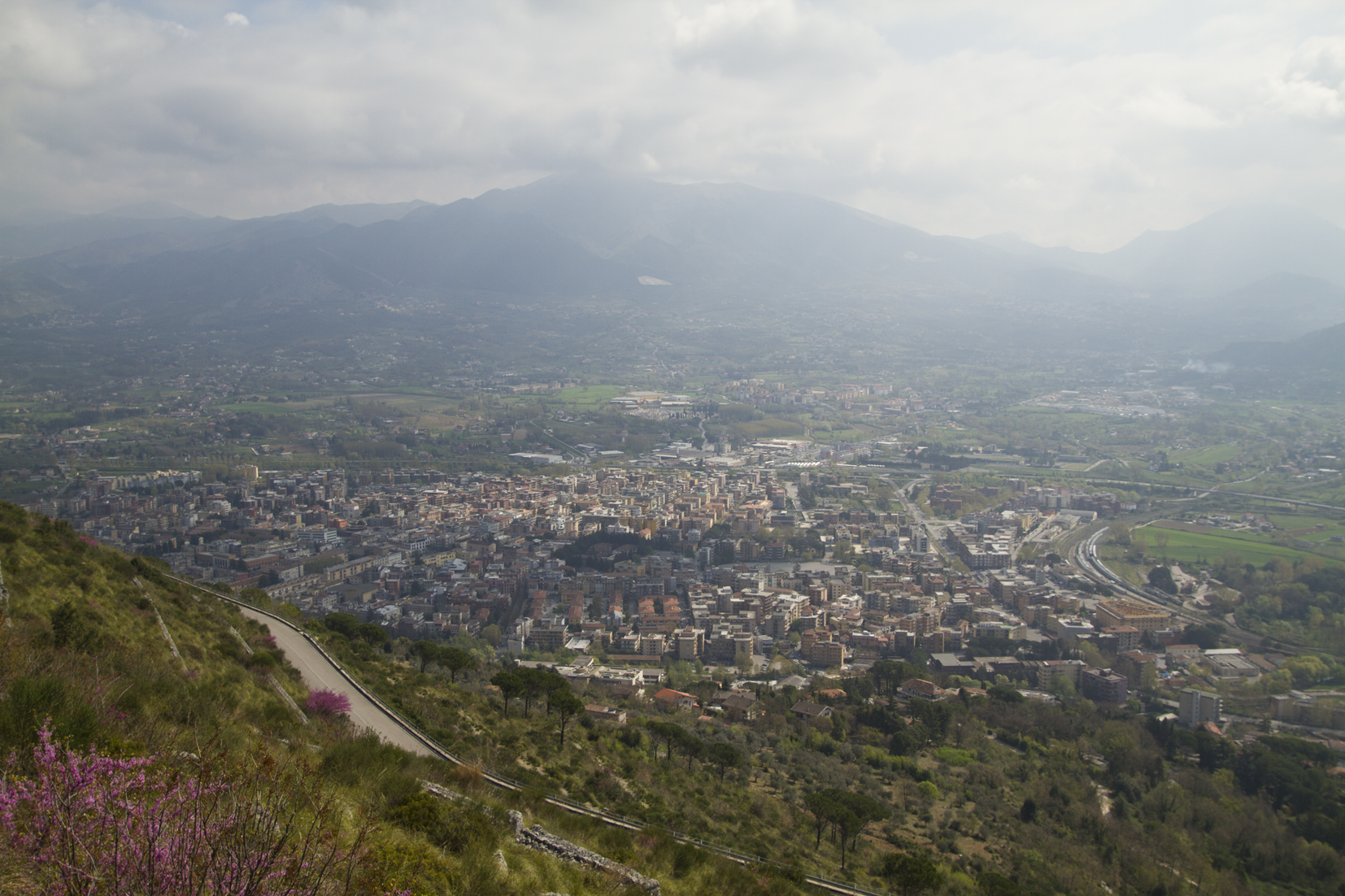 Scopriamo cosa rende Frosinone così speciale: dalle bellezze artistiche ai sapori del territorio!